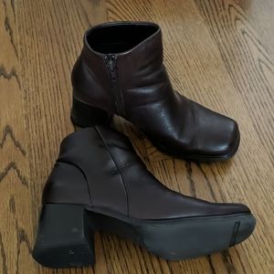 White Mountain Brown Leather Ankle Boots Size 7